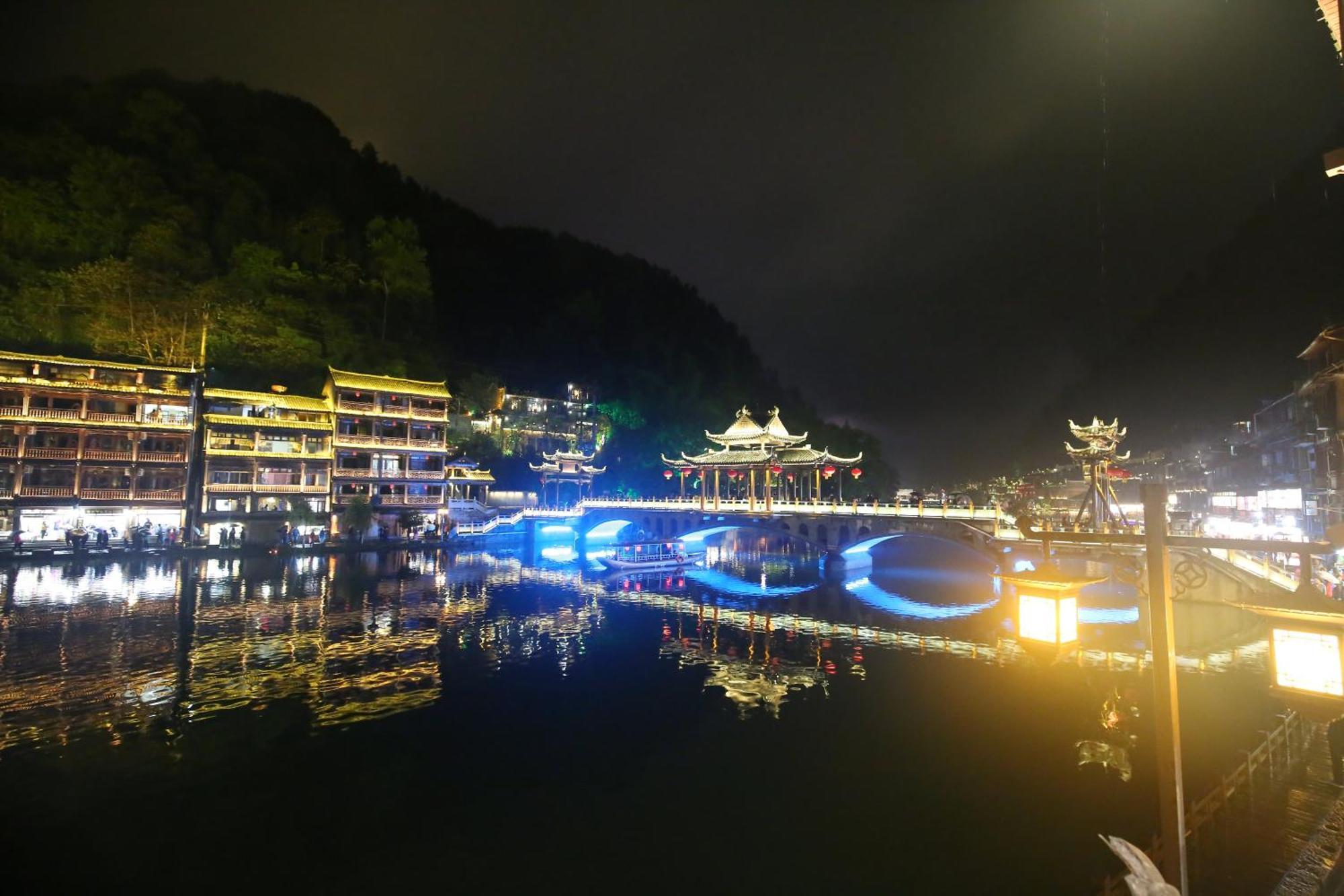 Lqj Riverside Guest House Фэнхуан Экстерьер фото