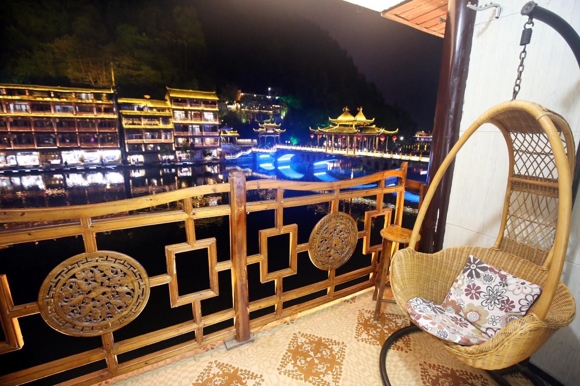 Lqj Riverside Guest House Фэнхуан Экстерьер фото