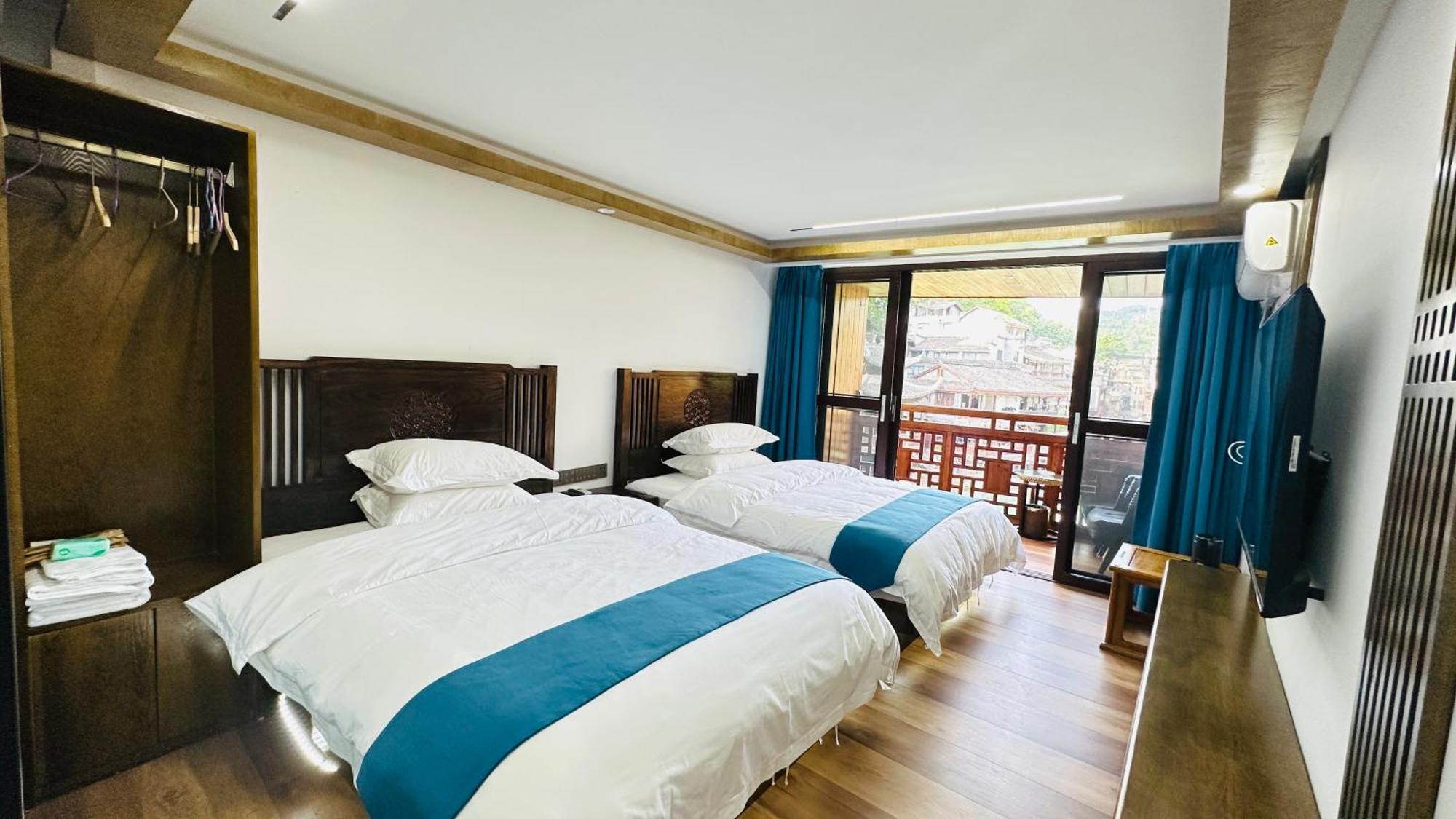 Lqj Riverside Guest House Фэнхуан Экстерьер фото