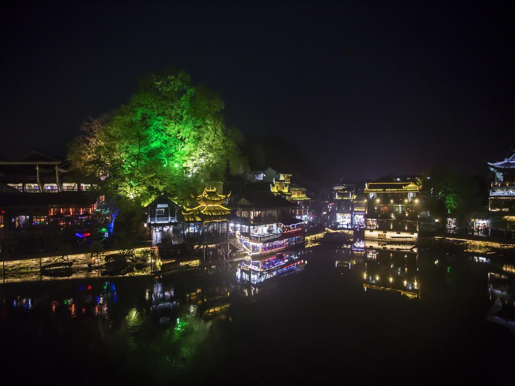 Lqj Riverside Guest House Фэнхуан Экстерьер фото